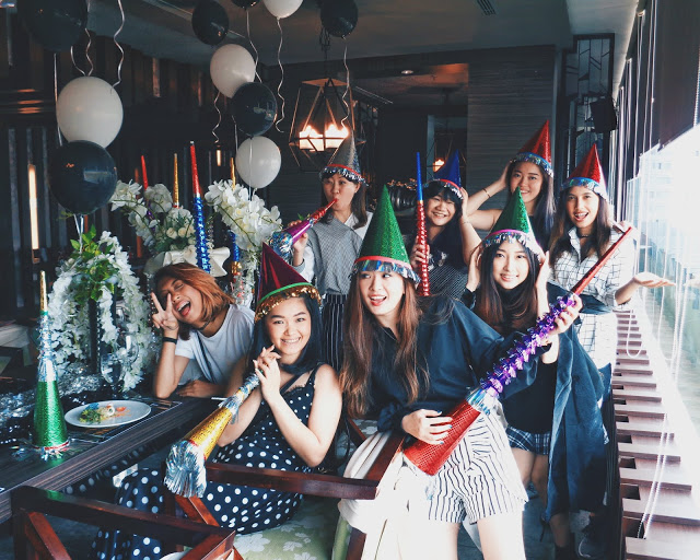 New year 2018, new year party, NY Party, NY Dinner , NY2019, influencer Surabaya, food blogger surabaya, kuliner surabaya, makanan murah, kencan murah, kafe instagrammable, seventeen lounge, Harris cafe, harris gubeng, pop hotel gubeng