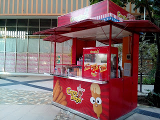 foodies_foodie_Foodporn_food_photographer_instafood_corn_dogs_corn dogs_street_snack_photography_blogger_review_price_price list_menu_surabaya_culinary_indonesia_cuisine_sausage_sauce_sosis_makanan_indonesia_nusantara_western_retro_design_chippeido_diary_chippei_chintya_marcheline_leonardo