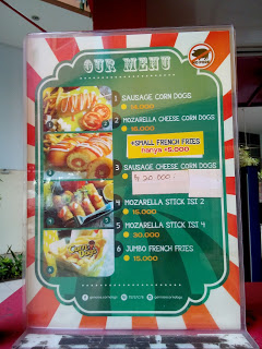 foodies_foodie_Foodporn_food_photographer_instafood_corn_dogs_corn dogs_street_snack_photography_blogger_review_price_price list_menu_surabaya_culinary_indonesia_cuisine_sausage_sauce_sosis_makanan_indonesia_nusantara_western_retro_design_chippeido_diary_chippei_chintya_marcheline_leonardo