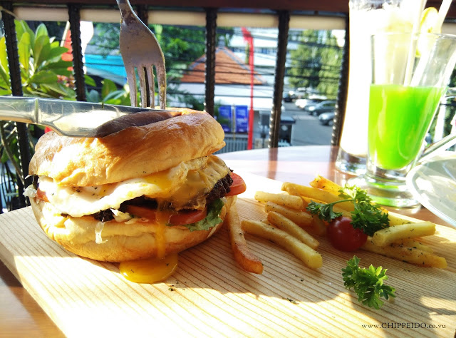 inijie_amanda_kohar_zybrick_cantina_jack_magnifico_putra_putera_nikita_kusuma_zybrick_cantina_ukp_universitas_kristen_petra_surabaya_kampus_mahasiswi_mahasiswa__kuliner_surabaya_chippeido_diary_culinary_merli_vicky_yuwono_food_blogger_photographer_pro_professional_patty_burger_blue_ocean_spongebob