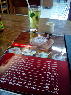 bernardi_burger_factory_shop_review_love_likes_valentine_valentines_inijie_follow_follower_instagram_blogger_food_foodies_foodie_girl_selfie_selca_post_entri_ham_burger_patty_spongebob_journey_holiday_vacancy_chippeido_chintya_marcheline_leonardo_menu_harga_food_photography_picture