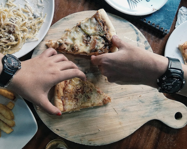 couple watches korean