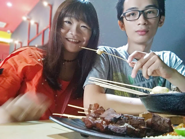 sate taichan goreng,sate taichan,rachel venya,onki,makanan artis,kuliner artis, spesial tahun baru, tahun baru 2018, couple goals, review, menu harga, pricelist