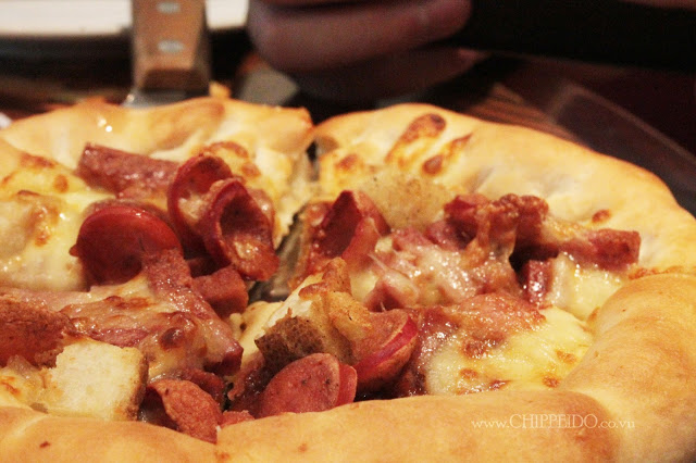 www.CHIPPEIDO.co.vu_chippeido_kuliner_makan enak gak takut kanker_pizza hut_review_surabaya_indonesia_amerika_pizza_molor_mozzarella_keju