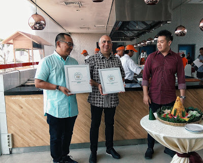 penghargaan trip advisor untuk hotel harris dan pop gubeng surabaya