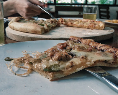 makan pizza sepuasnya