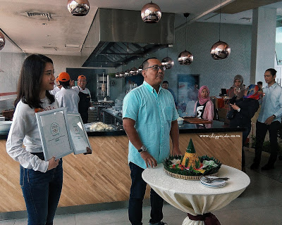 harris hotel gubeng_harris hotel_harris gubeng_harris surabaya_sweet seventeen_pesta ulang tahun_hotel harris dan pop!_hotel pop_pop hotel_hotel jawa timur_buffet murah_hotel buffet murah surabaya_buffet murah surabaya_certificate of excellence 2018_penghargaan tripadvisor_stylianos koureas_Heater Leisman_hotel harris surabaya_angkringan surabaya_tempat makan murah enak surabaya_kuliner surabaya_chippeido