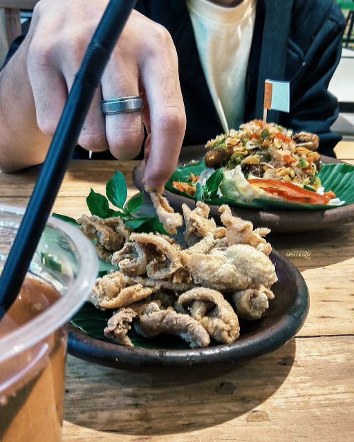 bebek semangat,kuliner surabaya,bebek goreng,penyetan enak surabaya,penyetan enak, jawa timur, indonesia,tempe enak,tempe tipis,dollar naik tempe setipis ATM,tempe setipis ATM,makanan transmart,kuliner transmart rungkut surabaya,transmart rungkut,transmart surabaya,makanan transmart rungkut surabaya,makanan murah transmart surabaya