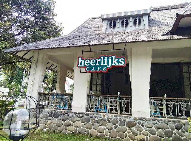 foodie_heerlijk_cafe_kekinian_telolet_foodies_food_kuliner_surabaya_sby_sub_culinary_makanan_beverages_hot_merli_amanda_kohar_food blogger_blogger_indonesia_indo_id_news_cantik_girl_makan_chippeido_futari_nikita_michimomo_momo_michelle_hendra_michelle hendra_amanda kohar_vicky yuwono_vicky_lucky_vick_jie_jiewa_jiewa viery_viery_ivana_ivanna_magdalena_engagement_tunangan_bae_boo_pacar_boy_christmas_baby_bebeb_beb_cinta_love_likes_instagram_ig_hits_selebgram_museum_perpus_perpustakaan_price_list_harga_menu_book