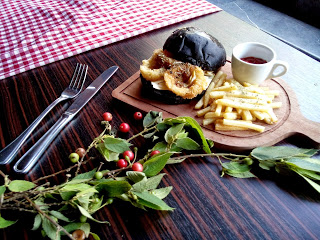 Foodie_workshop_food_photography_foodgasm_foodporn_love_likes_martografi_ukp_universitas_kristen_petra_university_college_life_love_likes_follow_christian_friendship_foodies_photography_contest_onthetable_hashtag_sister_brother_participants_chippeido_inijie