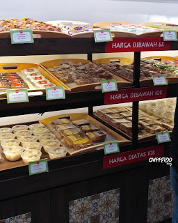 chippeido,grand opening rasa lokal, rasa lokal di surabaya,2nd outlet rasa lokal, blue blood moon,sambal korek merah, sambal korek ijo, chelsea olivia,glenn alinskie,rio motret,kuliner artis,jajanan artis,kuliner surabaya artis