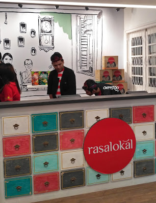 chippeido,grand opening rasa lokal, rasa lokal di surabaya,2nd outlet rasa lokal, blue blood moon,sambal korek merah, sambal korek ijo, chelsea olivia,glenn alinskie,rio motret,kuliner artis,jajanan artis,kuliner surabaya artis
