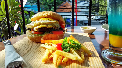 inijie_amanda_kohar_zybrick_cantina_jack_magnifico_putra_putera_nikita_kusuma_zybrick_cantina_ukp_universitas_kristen_petra_surabaya_kampus_mahasiswi_mahasiswa__kuliner_surabaya_chippeido_diary_culinary_merli_vicky_yuwono_food_blogger_photographer_pro_professional_patty_burger_blue_ocean_spongebob