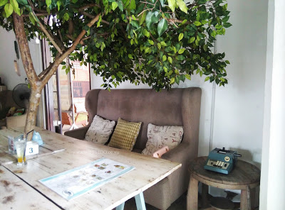 foodie_heerlijk_cafe_kekinian_telolet_foodies_food_kuliner_surabaya_sby_sub_culinary_makanan_beverages_hot_merli_amanda_kohar_food blogger_blogger_indonesia_indo_id_news_cantik_girl_makan_chippeido_futari_nikita_michimomo_momo_michelle_hendra_michelle hendra_amanda kohar_vicky yuwono_vicky_lucky_vick_jie_jiewa_jiewa viery_viery_ivana_ivanna_magdalena_engagement_tunangan_bae_boo_pacar_boy_christmas_baby_bebeb_beb_cinta_love_likes_instagram_ig_hits_selebgram_museum_perpus_perpustakaan_price_list_harga_menu_book_ahok_penistaan