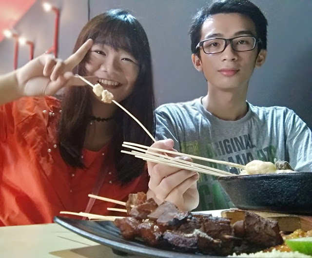 sate taichan goreng,sate taichan,rachel venya,onki,makanan artis,kuliner artis, spesial tahun baru, tahun baru 2018, couple goals, review, menu harga, pricelist