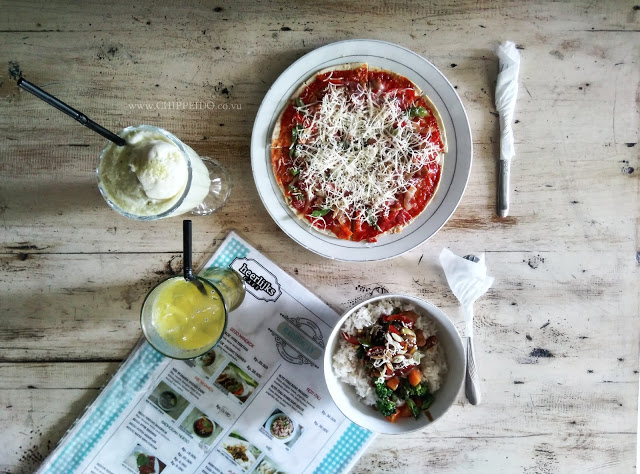 foodie_heerlijk_cafe_kekinian_telolet_foodies_food_kuliner_surabaya_sby_sub_culinary_makanan_beverages_hot_merli_amanda_kohar_food blogger_blogger_indonesia_indo_id_news_cantik_girl_makan_chippeido_futari_nikita_michimomo_momo_michelle_hendra_michelle hendra_amanda kohar_vicky yuwono_vicky_lucky_vick_jie_jiewa_jiewa viery_viery_ivana_ivanna_magdalena_engagement_tunangan_bae_boo_pacar_boy_christmas_baby_bebeb_beb_cinta_love_likes_instagram_ig_hits_selebgram_museum_perpus_perpustakaan_price_list_harga_menu_book_ahok_penistaan