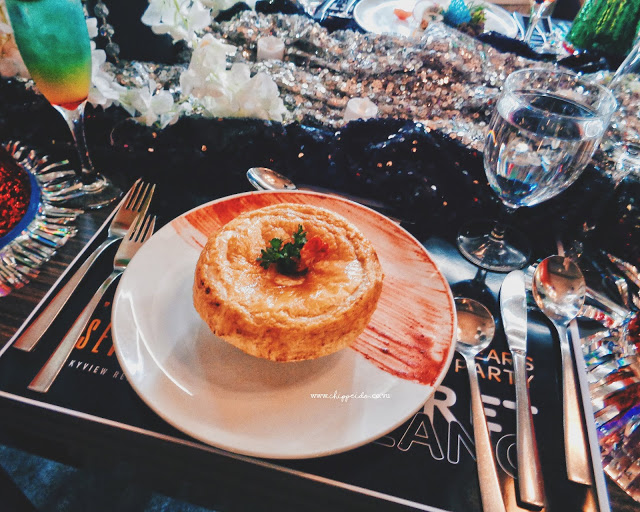 New year 2018, new year party, NY Party, NY Dinner , NY2019, influencer Surabaya, food blogger surabaya, kuliner surabaya, makanan murah, kencan murah, kafe instagrammable, seventeen lounge, Harris cafe, harris gubeng, pop hotel gubeng