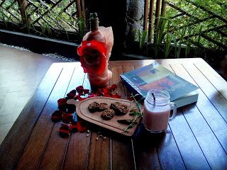 Foodie_workshop_food_photography_foodgasm_foodporn_love_likes_martografi_ukp_universitas_kristen_petra_university_college_life_love_likes_follow_christian_friendship_foodies_photography_contest_onthetable_hashtag_sister_brother_participants_chippeido_cookies_smoothies_strawberry_chocolate_book_worm