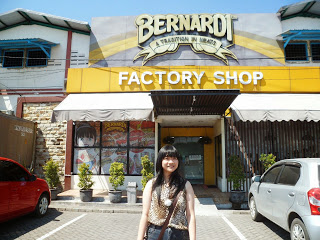 bernardi_burger_factory_shop_review_love_likes_valentine_valentines_inijie_follow_follower_instagram_blogger_food_foodies_foodie_girl_selfie_selca_post_entri_ham_burger_patty_spongebob_journey_holiday_vacancy_chippeido_chintya_marcheline_leonardo_menu_harga_food_photography_picture