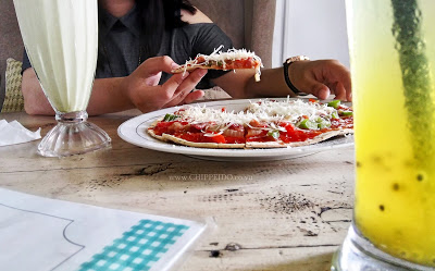 foodie_heerlijk_cafe_kekinian_telolet_foodies_food_kuliner_surabaya_sby_sub_culinary_makanan_beverages_hot_merli_amanda_kohar_food blogger_blogger_indonesia_indo_id_news_cantik_girl_makan_chippeido_futari_nikita_michimomo_momo_michelle_hendra_michelle hendra_amanda kohar_vicky yuwono_vicky_lucky_vick_jie_jiewa_jiewa viery_viery_ivana_ivanna_magdalena_engagement_tunangan_bae_boo_pacar_boy_christmas_baby_bebeb_beb_cinta_love_likes_instagram_ig_hits_selebgram_museum_perpus_perpustakaan_price_list_harga_menu_book