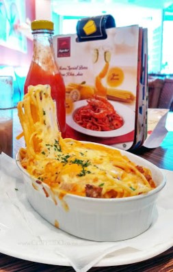 www.CHIPPEIDO.co.vu_chippeido_kuliner_makan enak gak takut kanker_pizza hut_review_surabaya_indonesia_amerika_pizza_molor_mozzarella_keju