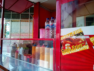 foodies_foodie_Foodporn_food_photographer_instafood_corn_dogs_corn dogs_street_snack_photography_blogger_review_price_price list_menu_surabaya_culinary_indonesia_cuisine_sausage_sauce_sosis_makanan_indonesia_nusantara_western_retro_design_chippeido_diary_chippei_chintya_marcheline_leonardo