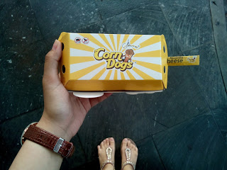 foodies_foodie_Foodporn_food_photographer_instafood_corn_dogs_corn dogs_street_snack_photography_blogger_review_price_price list_menu_surabaya_culinary_indonesia_cuisine_sausage_sauce_sosis_makanan_indonesia_nusantara_western_retro_design_chippeido_diary_chippei_chintya_marcheline_leonardo