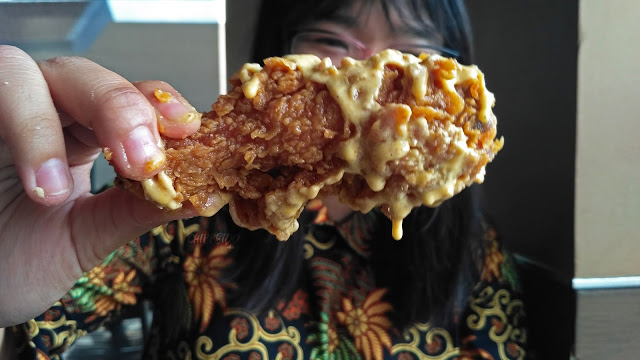kfc,kfcsaltedeggchicken,mukbang,kfctelorasin,kfctelurasin,kfcsaltedegg,kfccheese,kfccoklat,kfcrecipes,resepayamkfc,resepayamtelorasin,resepsaltedeggchicken,saltedegg,chicken,food,review,indonesia,ayomakan,enjoyaja,ciamik,indonesianfoods,spicyfoods,wisatakuliner,kulinerpedas,makanenak,tanboykun,ayamgoreng,rasabaru,realita,ekspetasi,rasa,telorasin,reviewjujur,foodie,foodblogger,vlogger,cheese,masak,mcd,generasimicin,msg