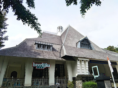 foodie_heerlijk_cafe_kekinian_telolet_foodies_food_kuliner_surabaya_sby_sub_culinary_makanan_beverages_hot_merli_amanda_kohar_food blogger_blogger_indonesia_indo_id_news_cantik_girl_makan_chippeido_futari_nikita_michimomo_momo_michelle_hendra_michelle hendra_amanda kohar_vicky yuwono_vicky_lucky_vick_jie_jiewa_jiewa viery_viery_ivana_ivanna_magdalena_engagement_tunangan_bae_boo_pacar_boy_christmas_baby_bebeb_beb_cinta_love_likes_instagram_ig_hits_selebgram_museum_perpus_perpustakaan_price_list_harga_menu_book