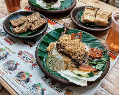 bebek semangat,kuliner surabaya,bebek goreng,penyetan enak surabaya,penyetan enak, jawa timur, indonesia,tempe enak,tempe tipis,dollar naik tempe setipis ATM,tempe setipis ATM,makanan transmart,kuliner transmart rungkut surabaya,transmart rungkut,transmart surabaya,makanan transmart rungkut surabaya,makanan murah transmart surabaya