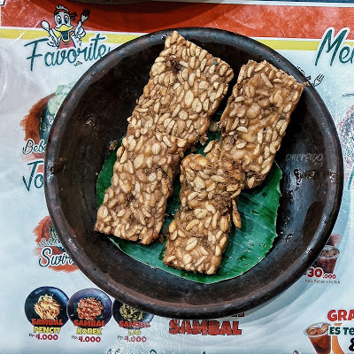 bebek semangat,kuliner surabaya,bebek goreng,penyetan enak surabaya,penyetan enak, jawa timur, indonesia,tempe enak,tempe tipis,dollar naik tempe setipis ATM,tempe setipis ATM,makanan transmart,kuliner transmart rungkut surabaya,transmart rungkut,transmart surabaya,makanan transmart rungkut surabaya,makanan murah transmart surabaya