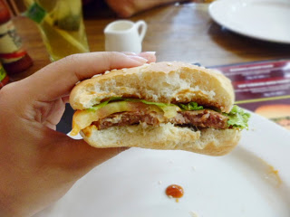 bernardi_burger_factory_shop_review_love_likes_valentine_valentines_inijie_follow_follower_instagram_blogger_food_foodies_foodie_girl_selfie_selca_post_entri_ham_burger_patty_spongebob_journey_holiday_vacancy_chippeido_chintya_marcheline_leonardo