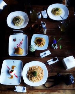 dilon_coffee_eatery_dilon coffee & eatery_review_han yoora_michelle hendra_michimomo_chippeido_endorse_endorsegratis_endorsement_cafe_restaurant_resto_foodies_foodie_foodblogger_blogger_chippeido_chintya_marcheline_march_inijie_instagram_inijiegram_makansampaikenyang_amanda_kohar_merli_jack_magnifico_diary_weirdo_weirdoinpink_pink_secret_love_quotes_poetry_review_culinary_foods_lovefood_instagood_follower_instafollow_photography_tablesituation_potato_chips_tea_green_matcha_ocha_boyfriend_friendship_bf_bae_boo_bei_friend_besties_actor_actrees_chelsea_glen